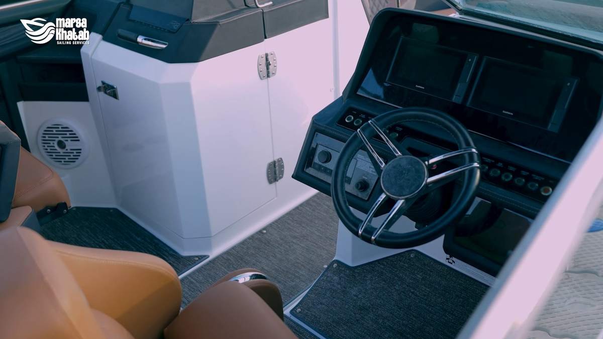 Yacht helm and navigation console